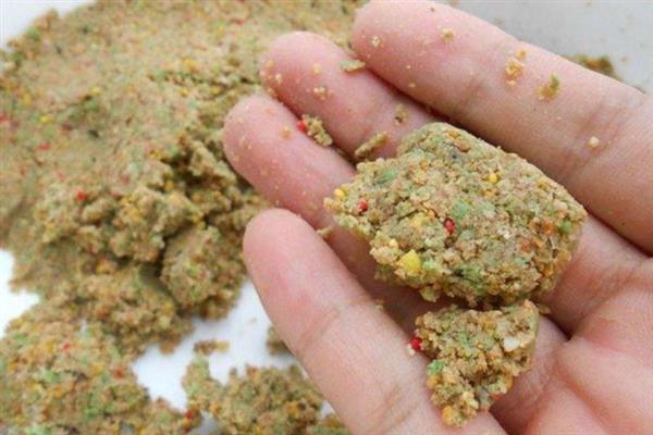 爆炸钩钓鲤鱼用什么饵料，推荐以下6种配方